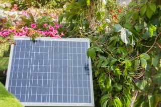 Photovoltaik: Darf man eine Mini-PV-Anlage auf Balkon installieren? - Stil  - SZ.de